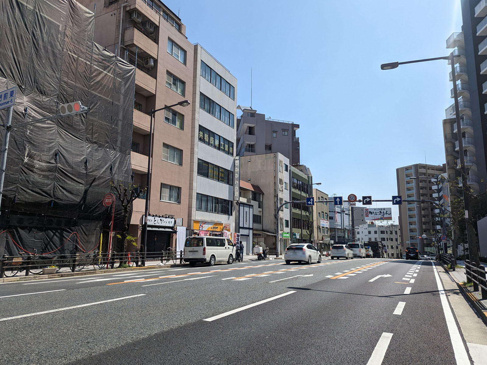 共和ビル前面の国道25号