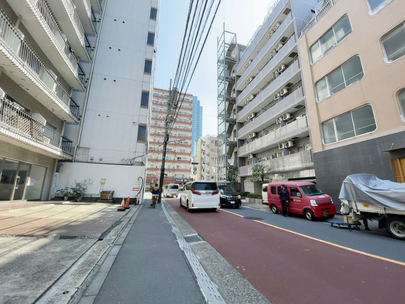 オーロラ三田前面の通り