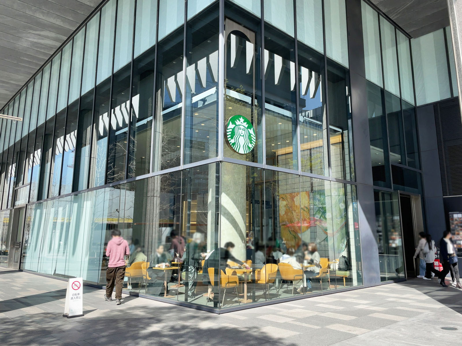 徒歩2分のスターバックス コーヒー グランフロント大阪北館1階店