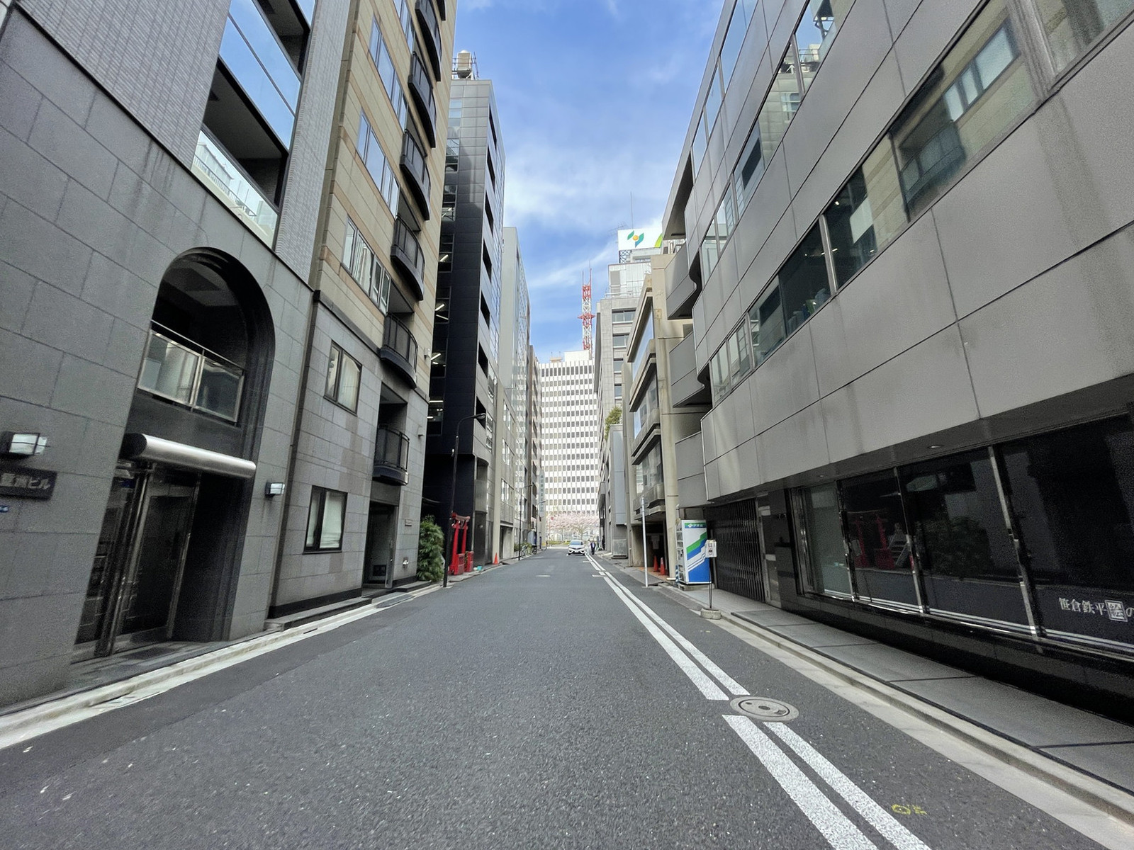 城辺橋ビル別館前面の通り