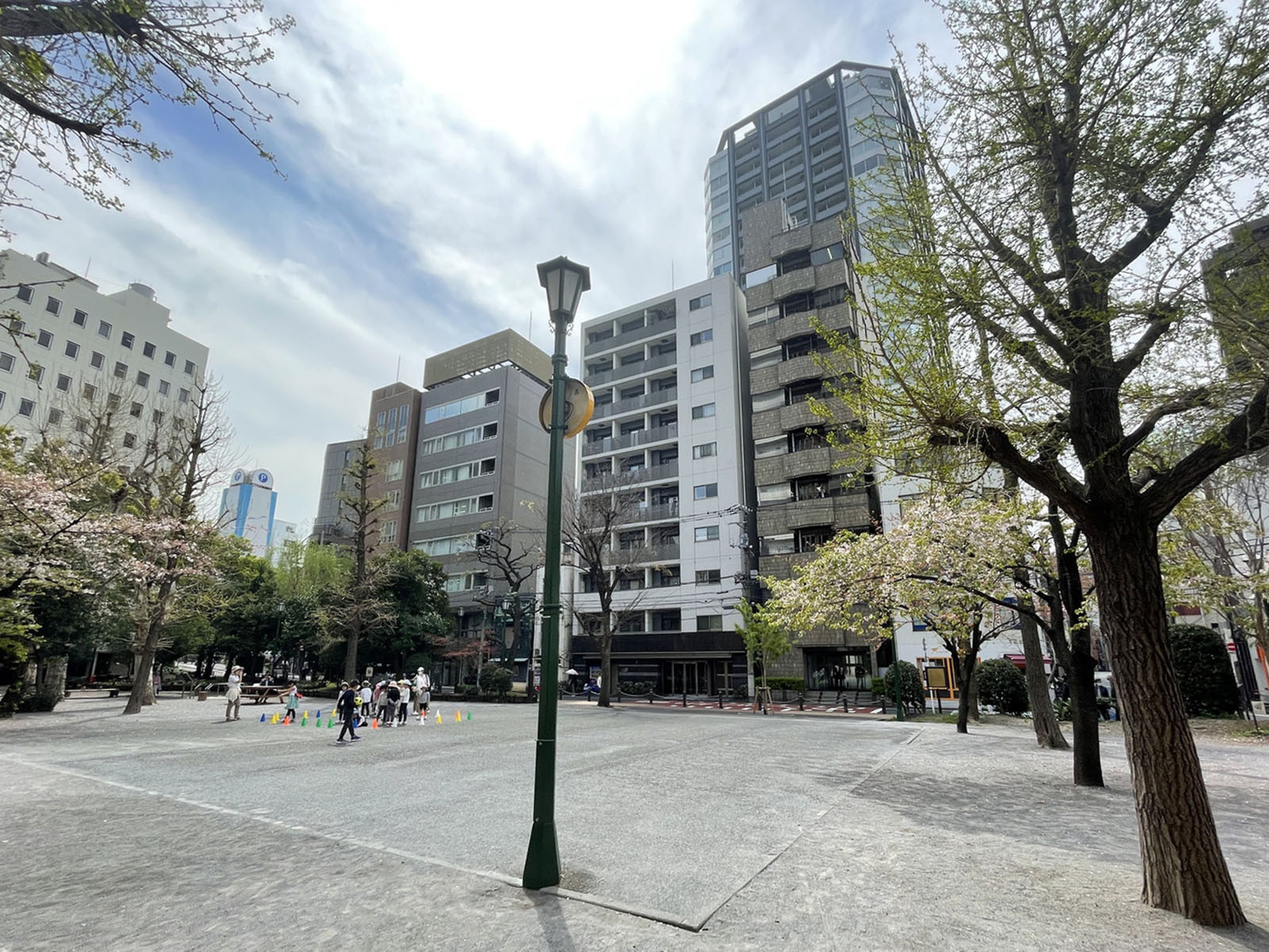 付近の中央区立京橋公園