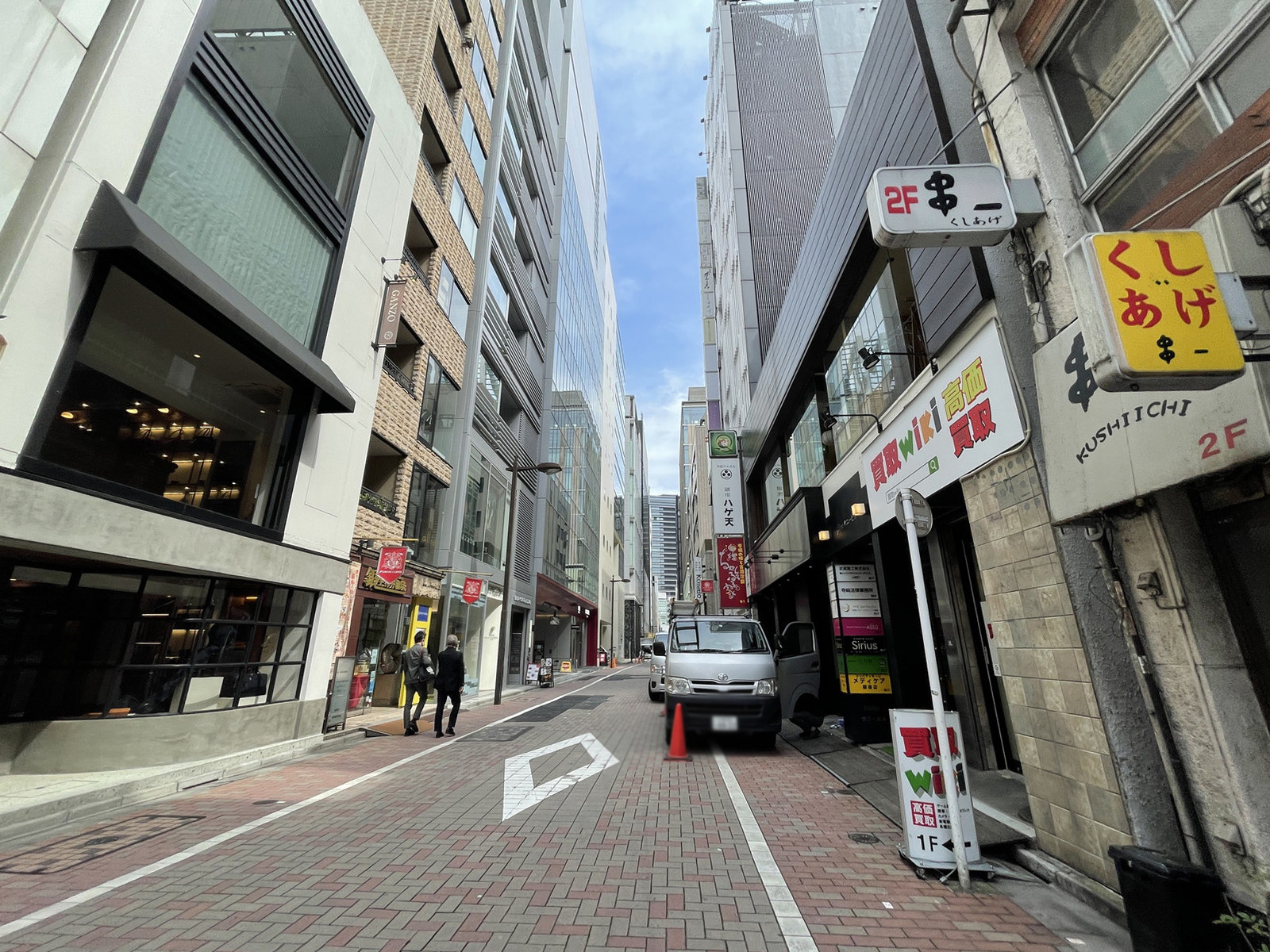 西銀三ビル前面の通り