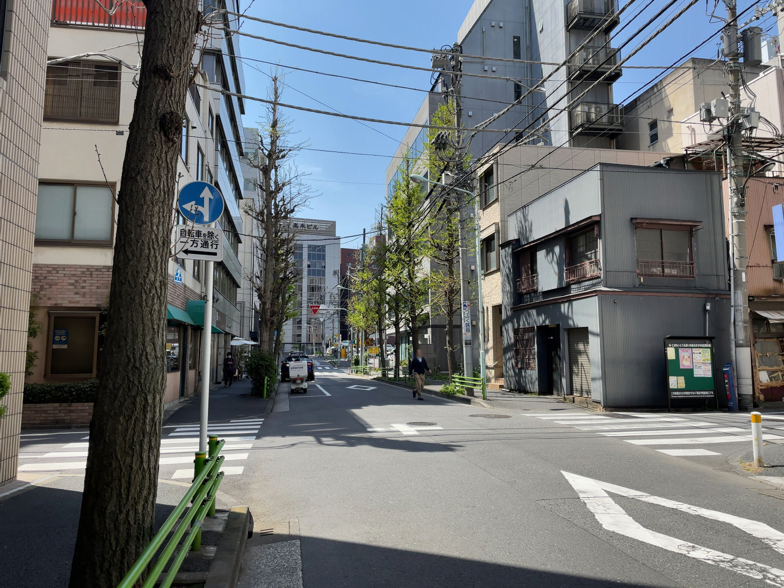 ルート蛎殻町ビル前面の通り
