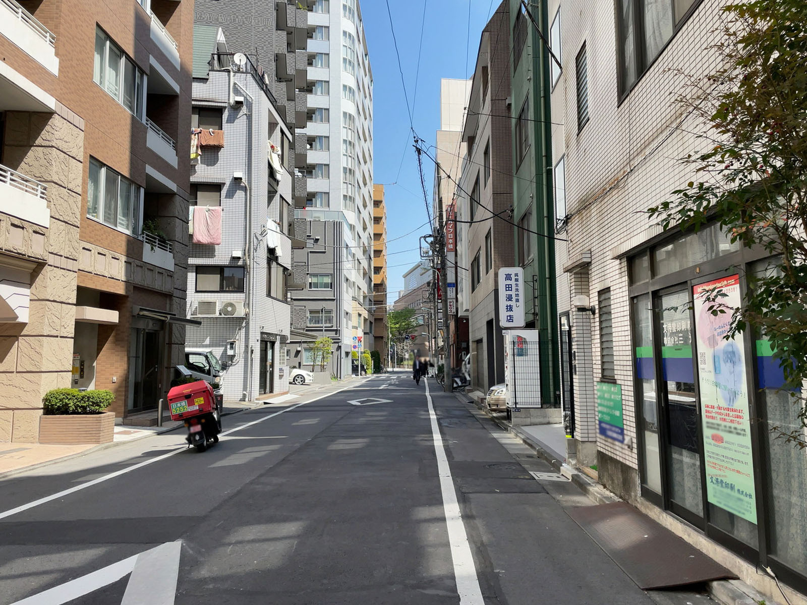 TKビル前面の通り