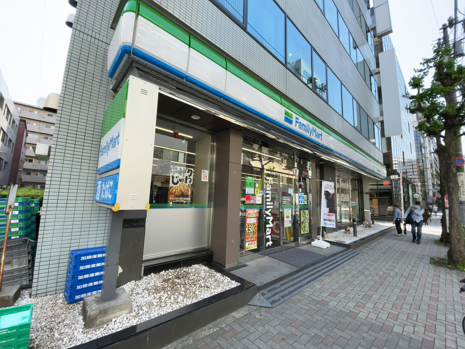 近くのファミリーマート 日本橋小学校前店