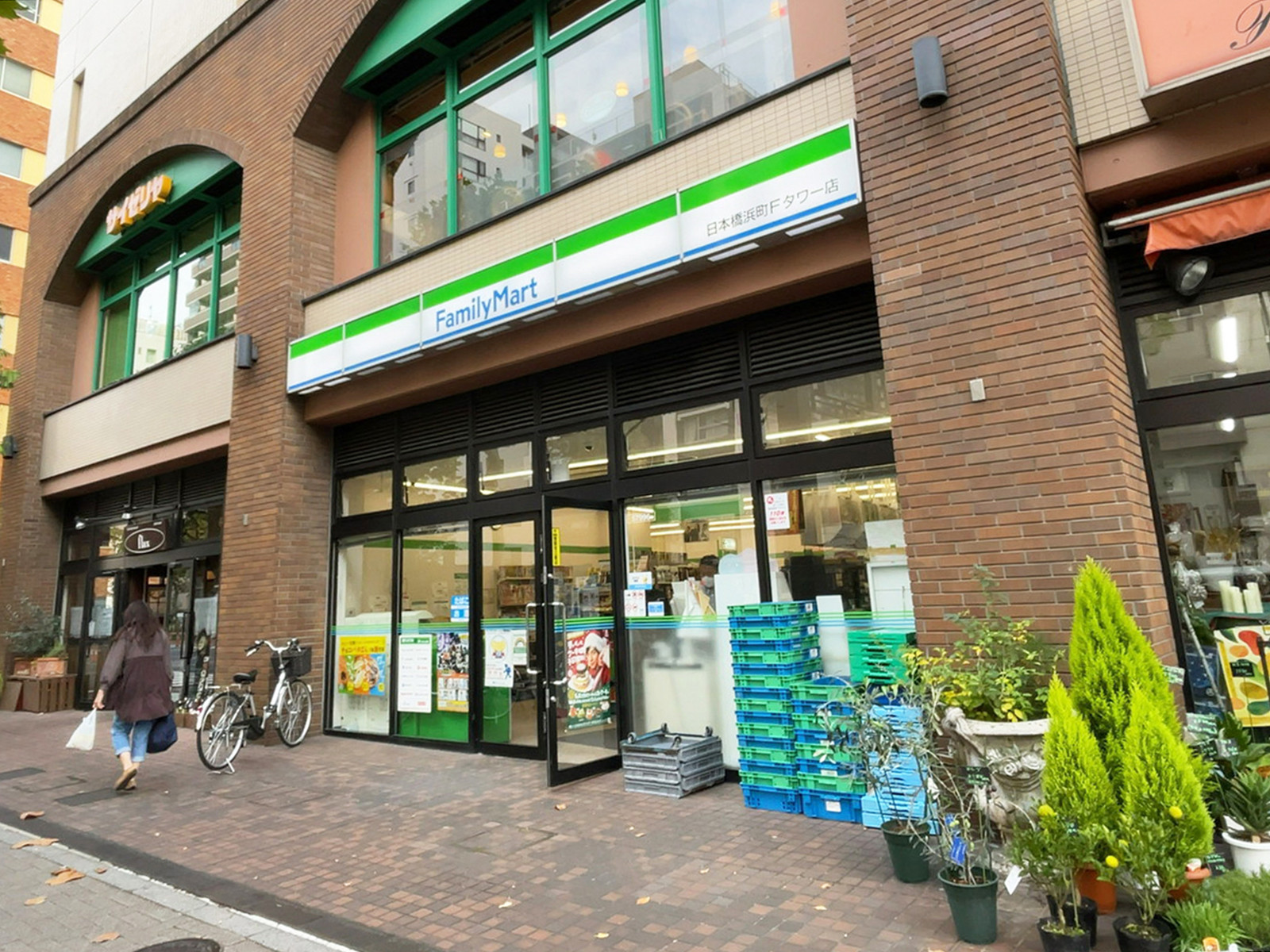 至近のファミリーマート 日本橋浜町Fタワー店