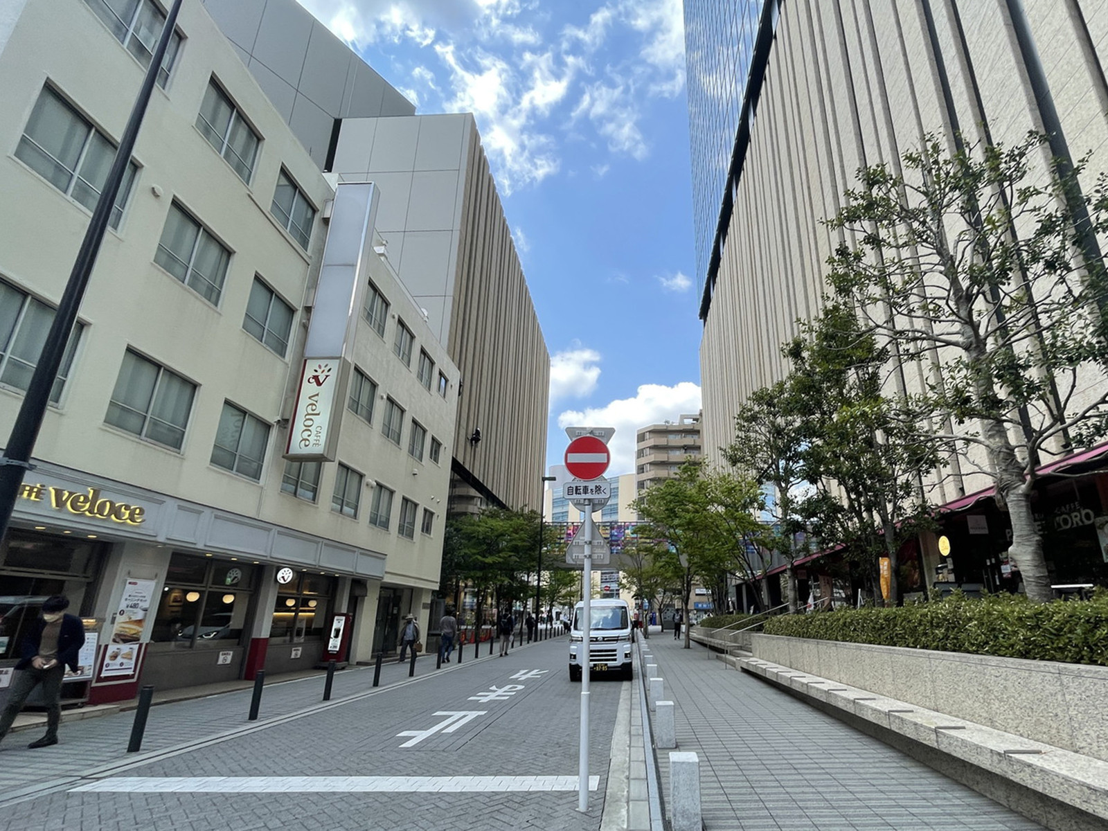 太陽ビル前面の通り