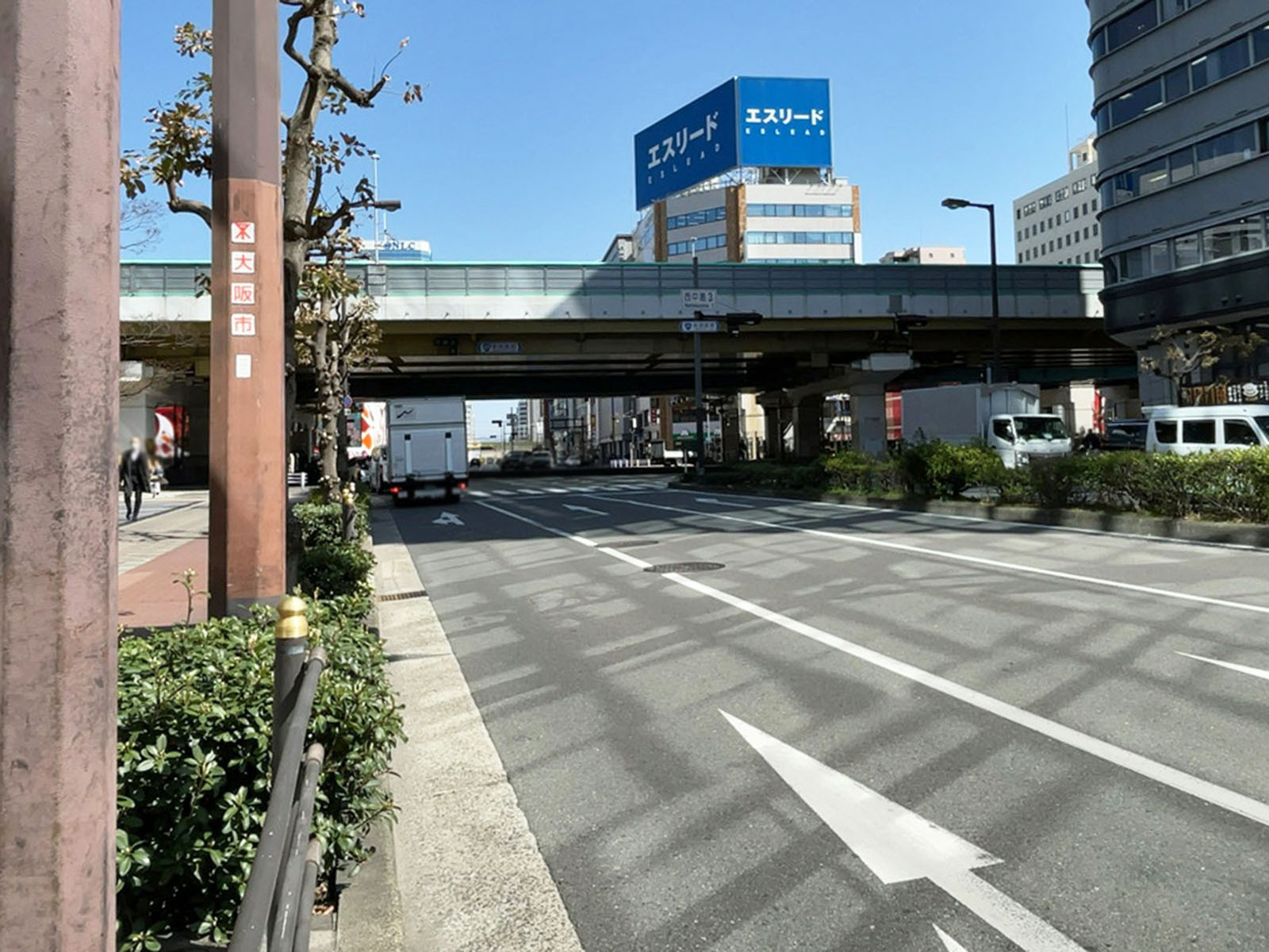 アストロ新大阪第2ビル前面の通り