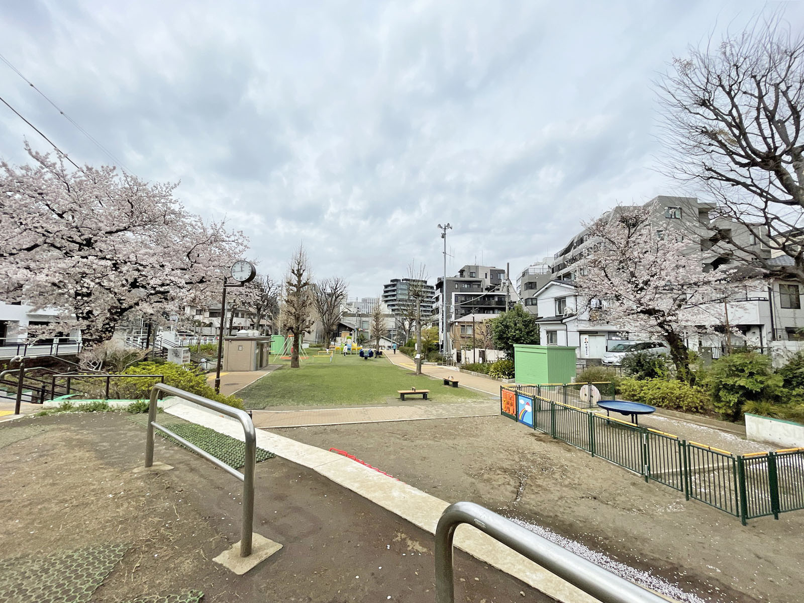付近の恵比寿南二公園