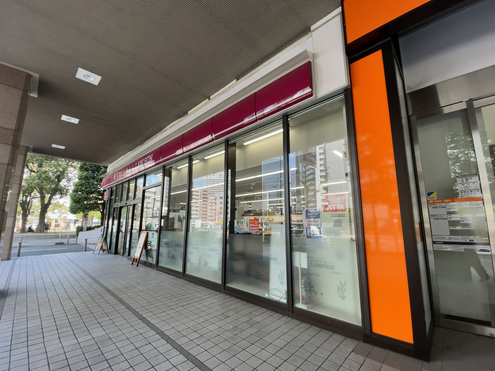 徒歩2分のナチュラルローソン 芝浦海岸通店