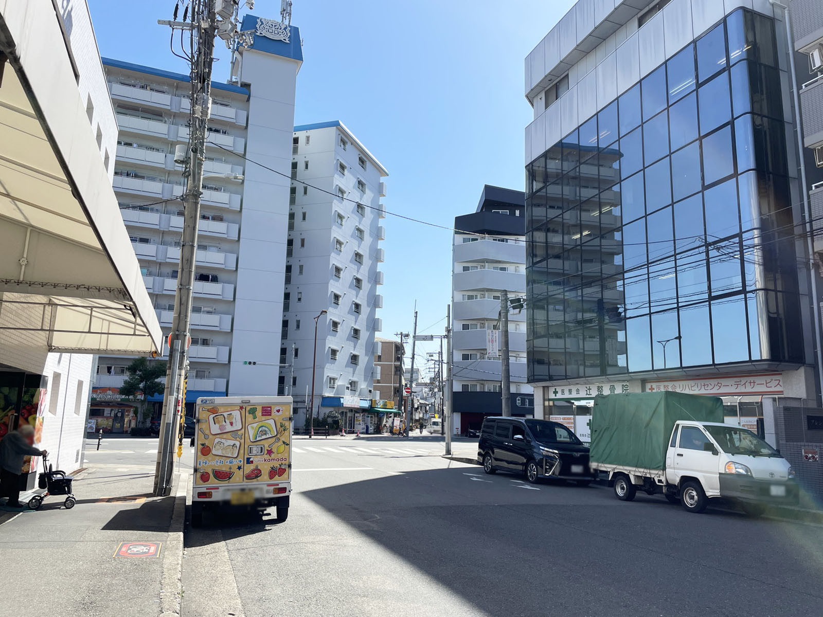 フェニックスビル前面の通り