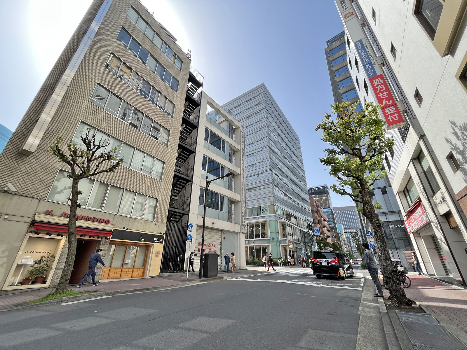銀座旭ビル前面通り