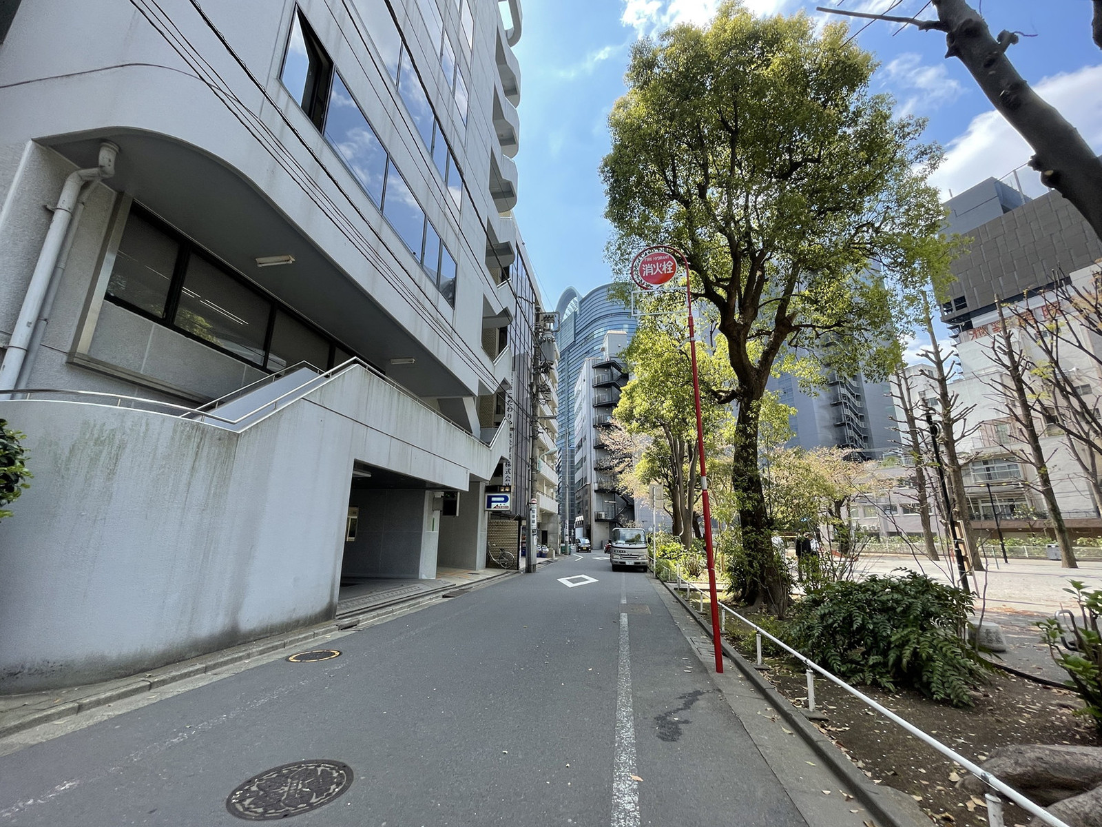 池栄ビル前面の通り