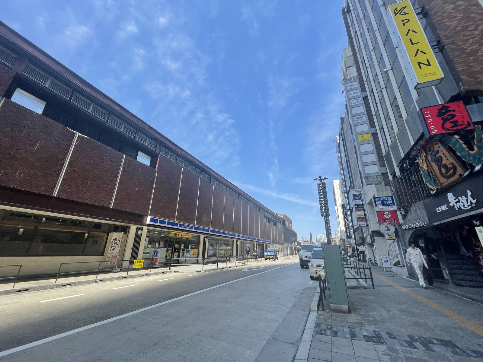 エルグランジュテ新宿ビル前面の通り