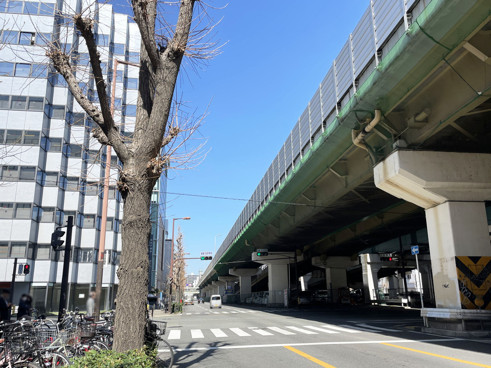 新大阪千代田ビル別館前面の通り