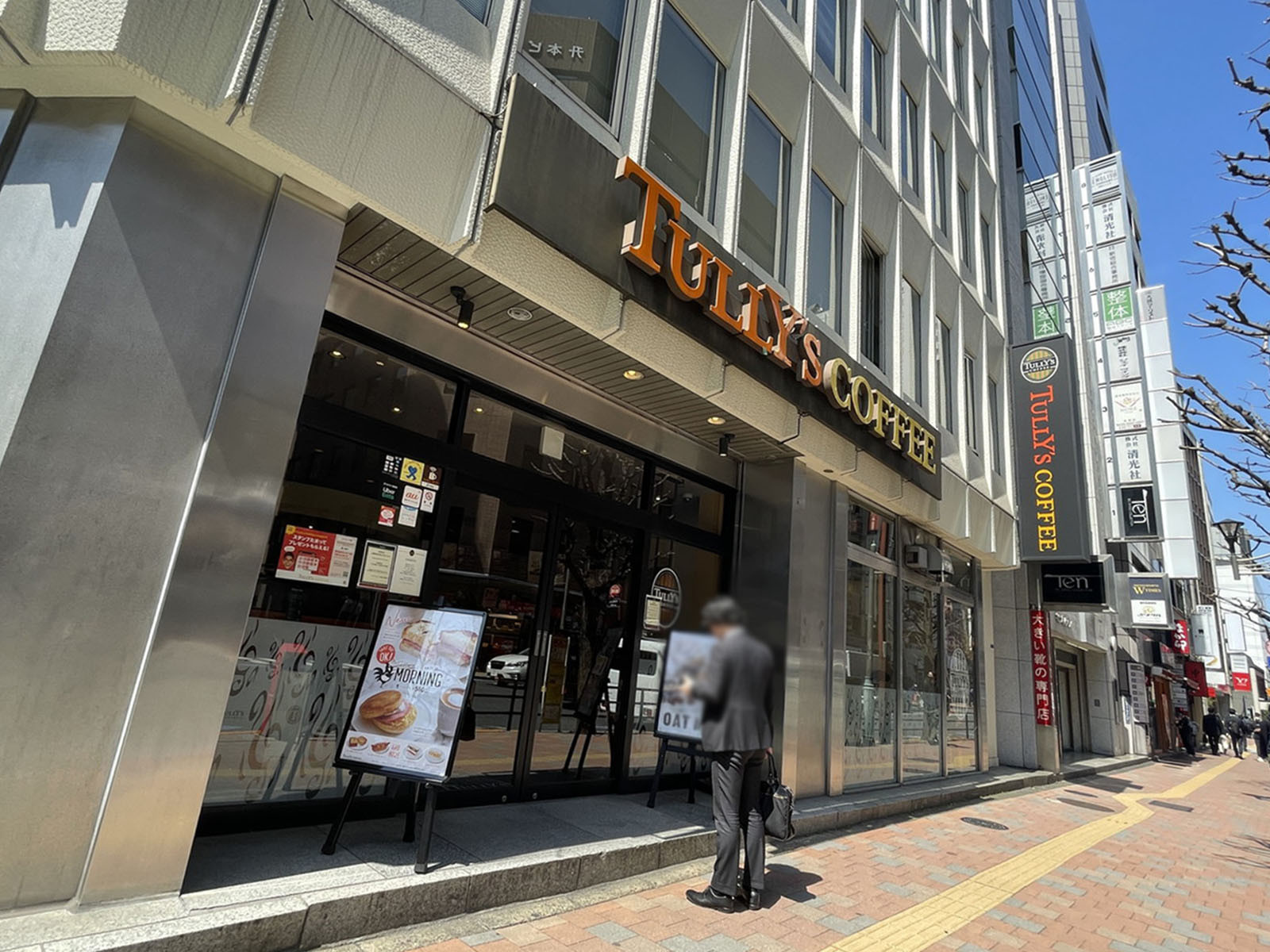 徒歩2分のタリーズコーヒー 新宿小滝橋通り店