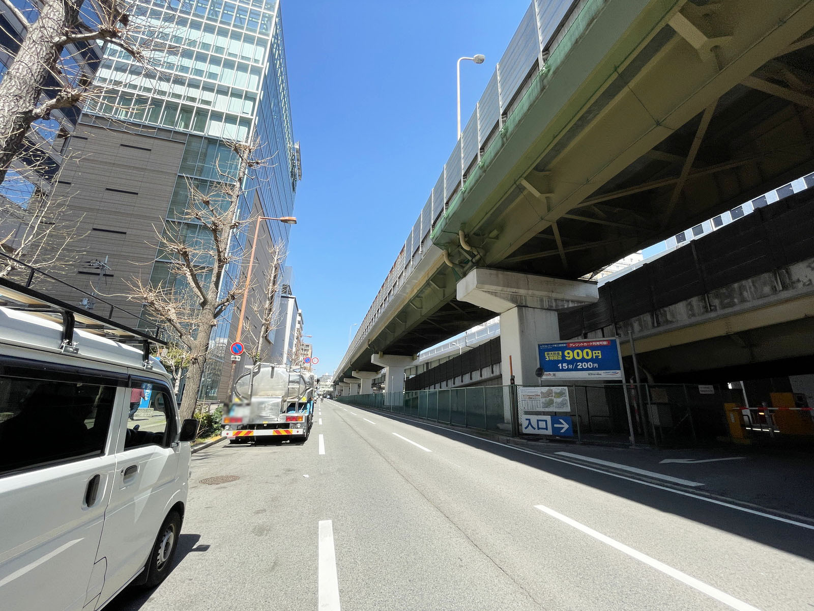 新大阪八千代ビル別館前面の通り
