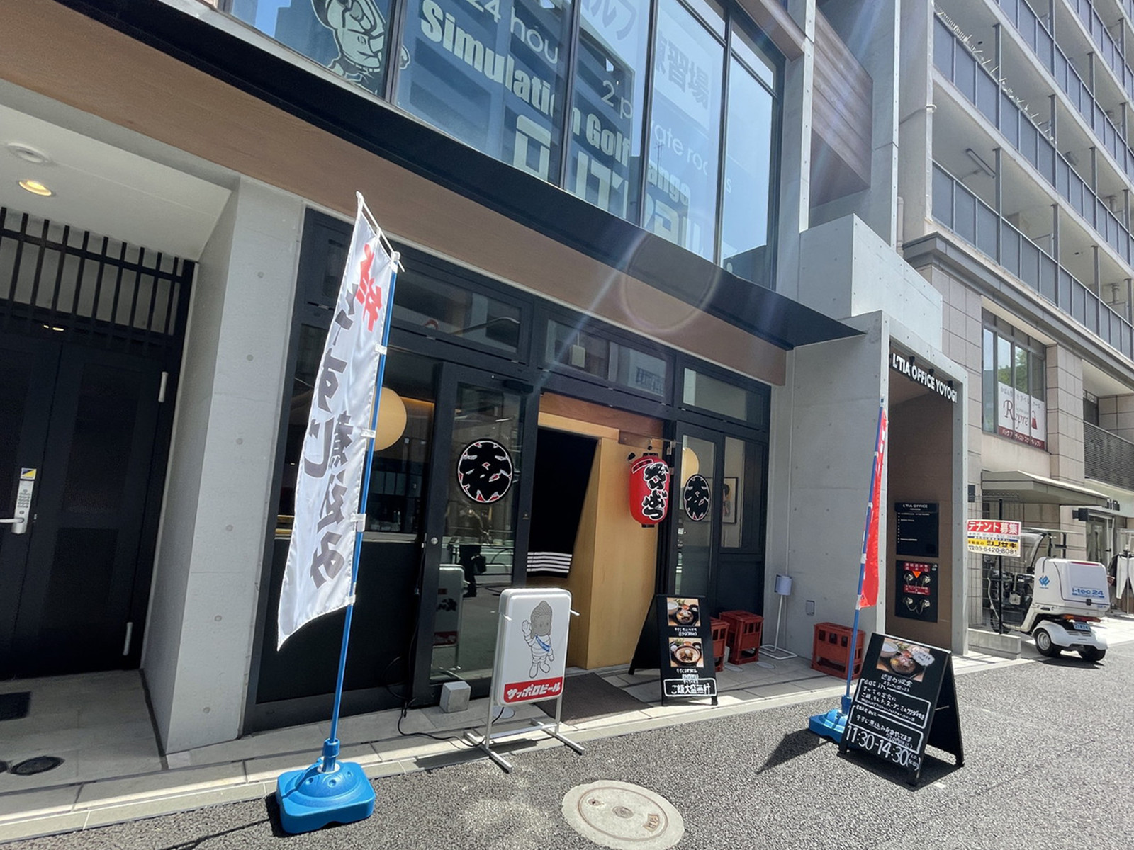 周辺には飲食店が点在
