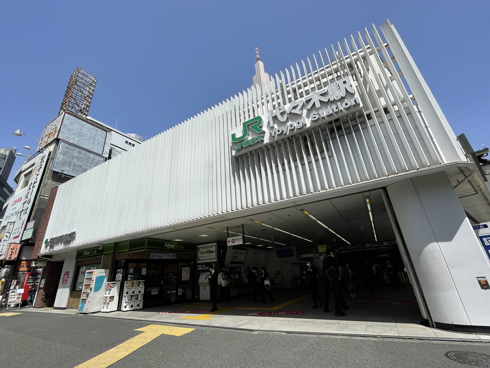最寄りの「代々木駅」