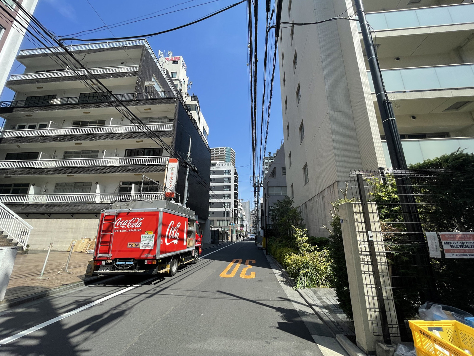 新宿JECビル前面の通り