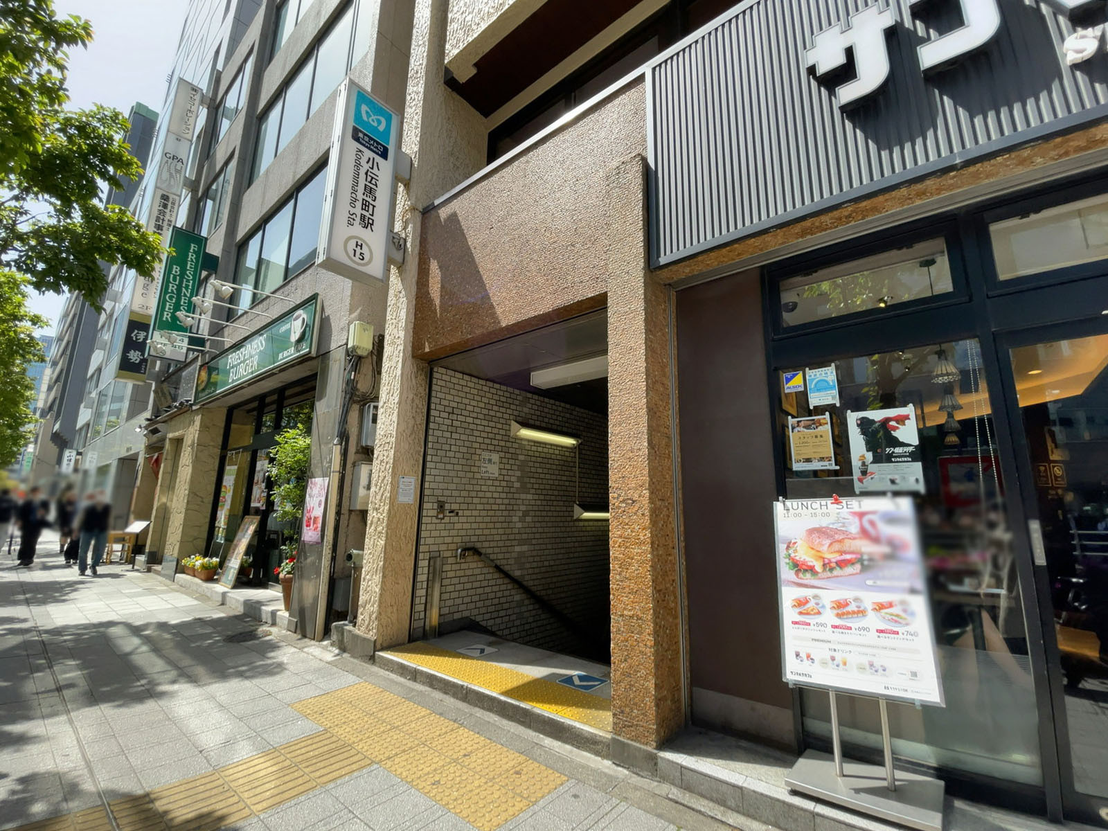 最寄りの「小伝馬町駅」
