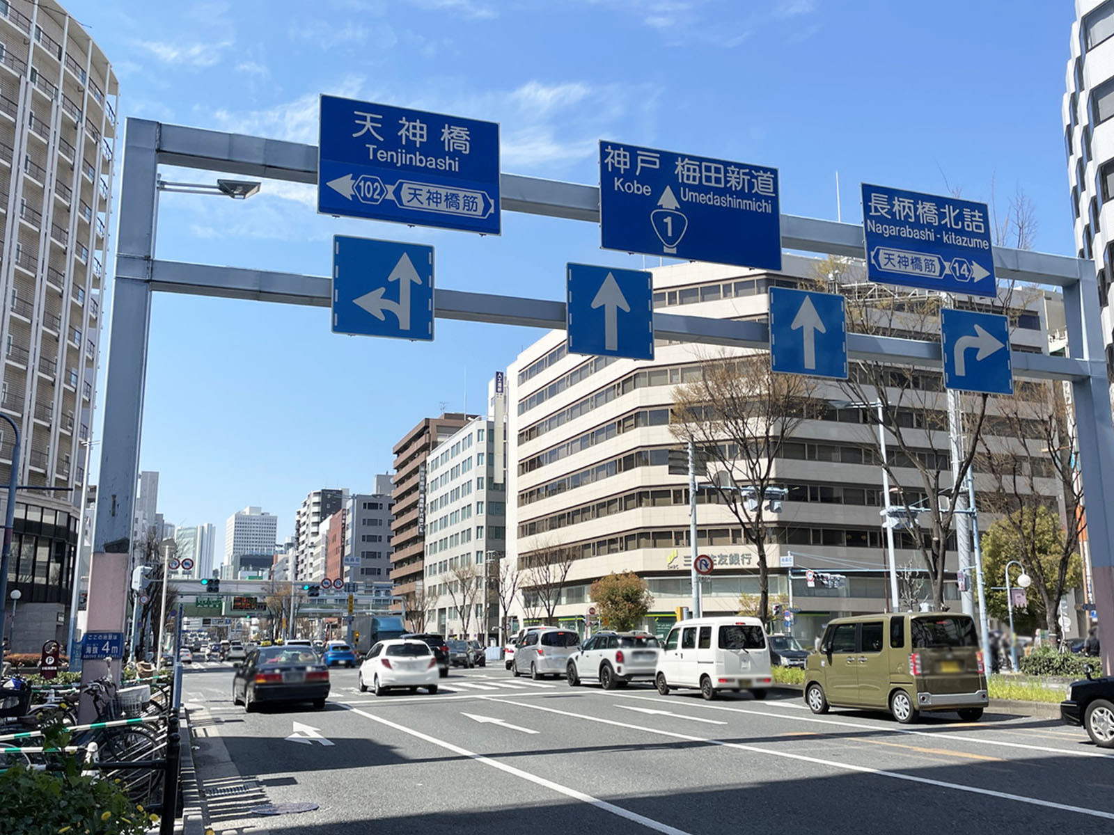 東西線アクセスビル前面の通り