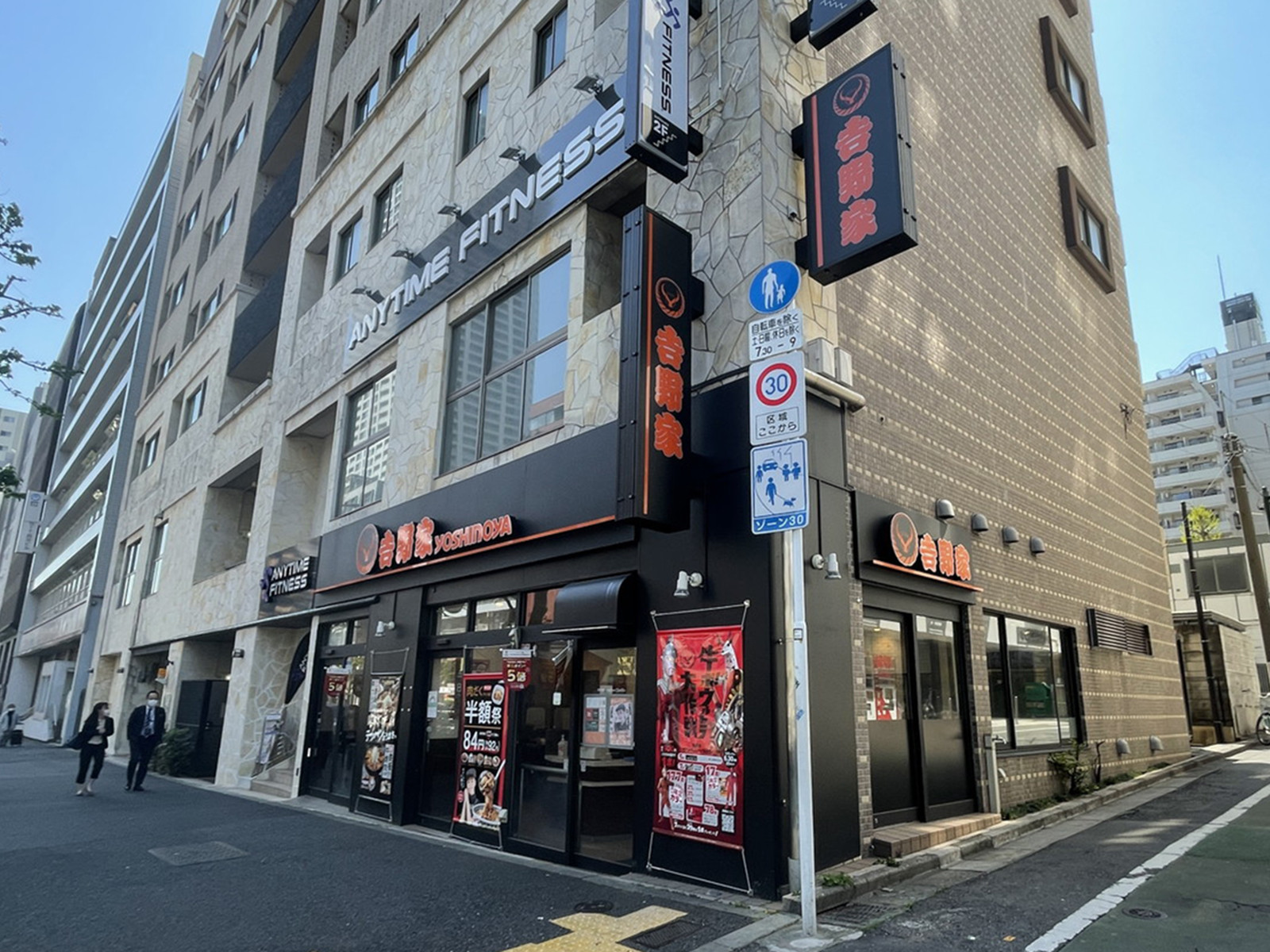 周辺には飲食店が点在