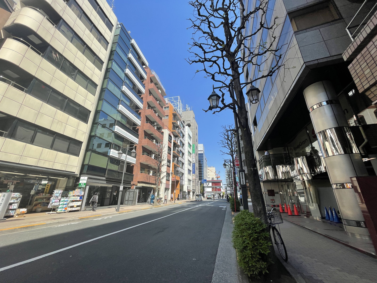 第3ヒカリビル前面の通り