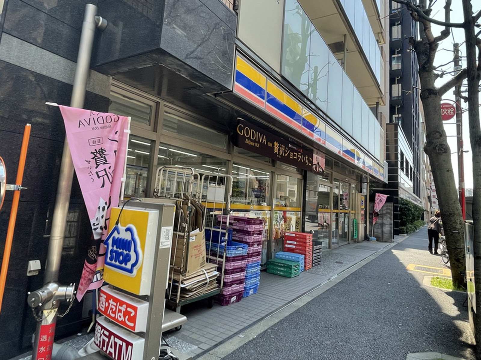 徒歩2分のミニストップ 新宿大京町店