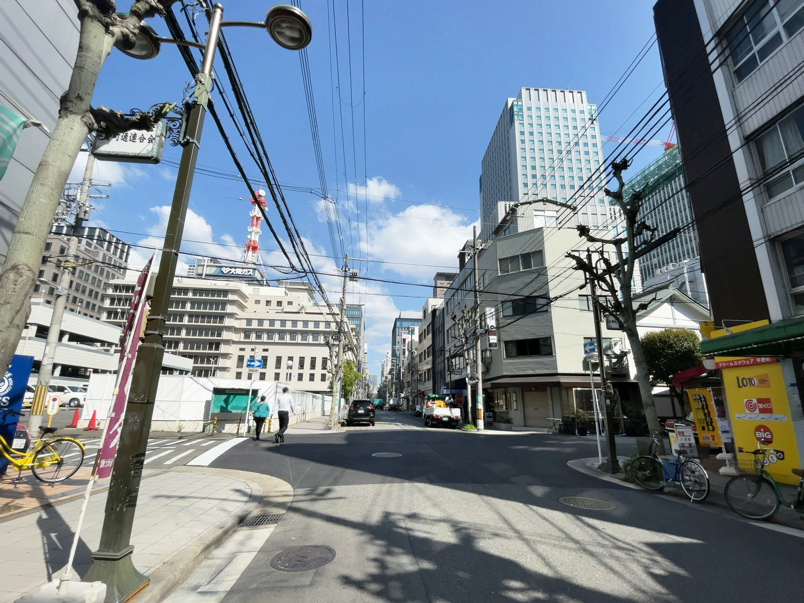 京音ビルディング前面の通り