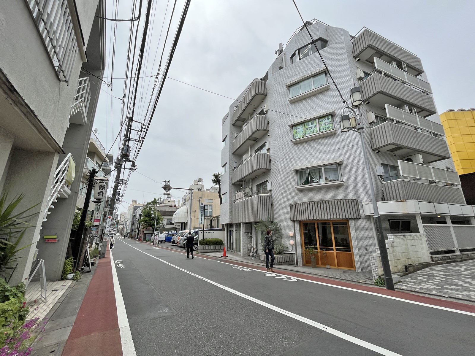 自由が丘ネクスト・ワンビル前面通り