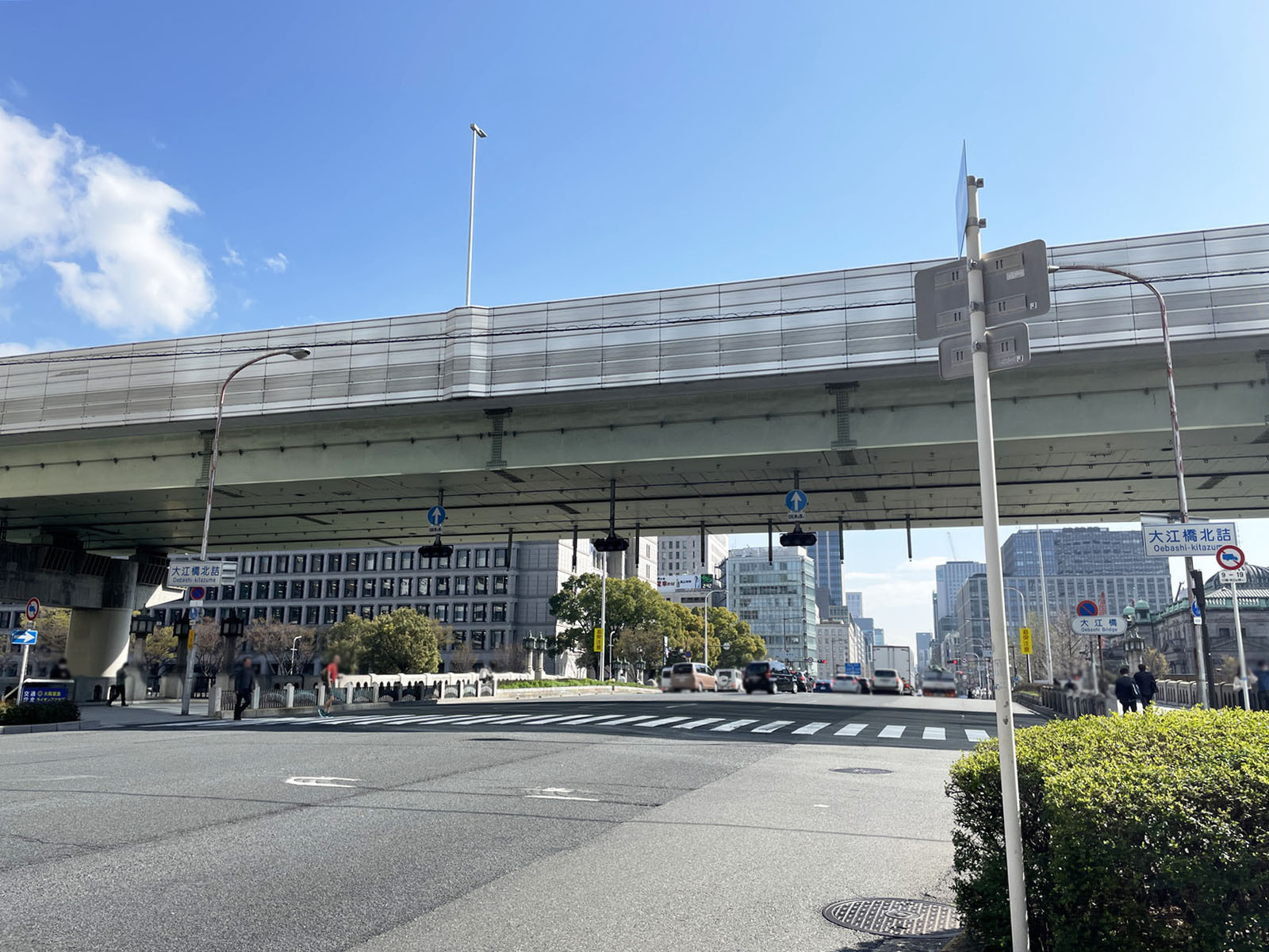 関電不動産梅田新道ビル前面の通り