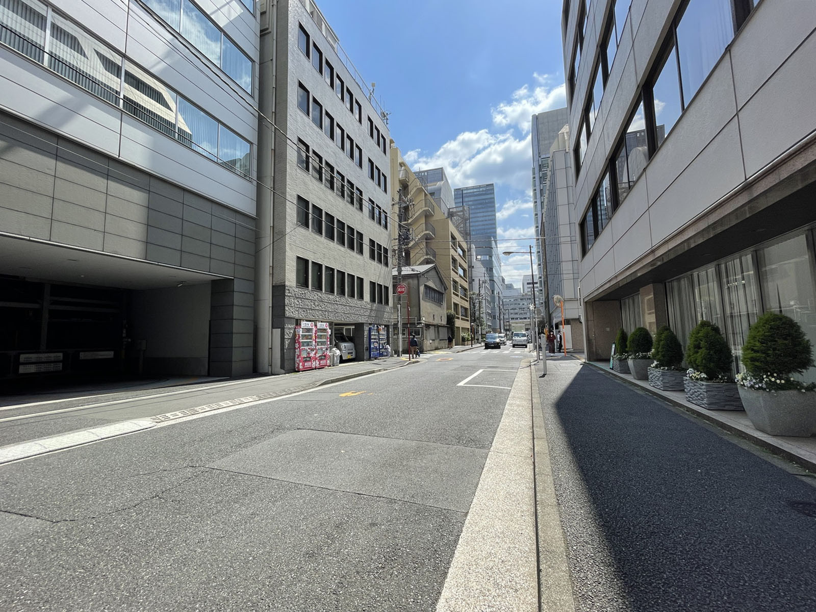 名古路ビル本館前面の通り