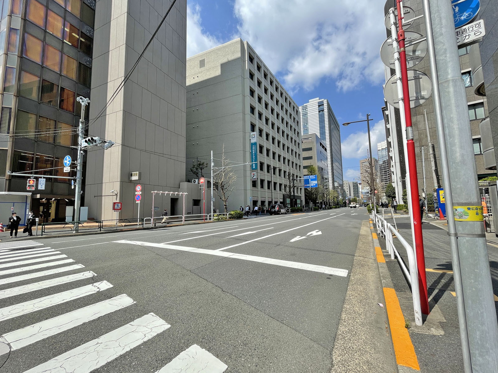 付近の千代田通り