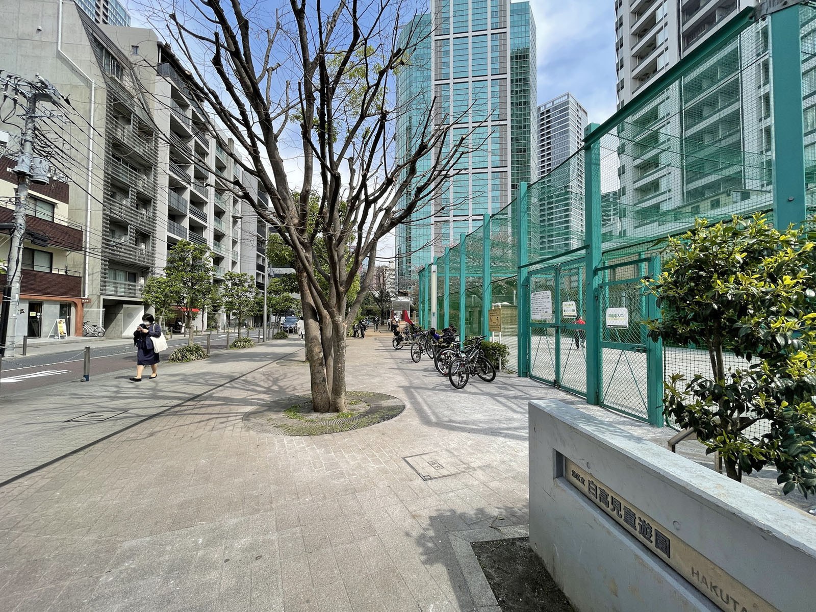 徒歩4分の白高児童遊園