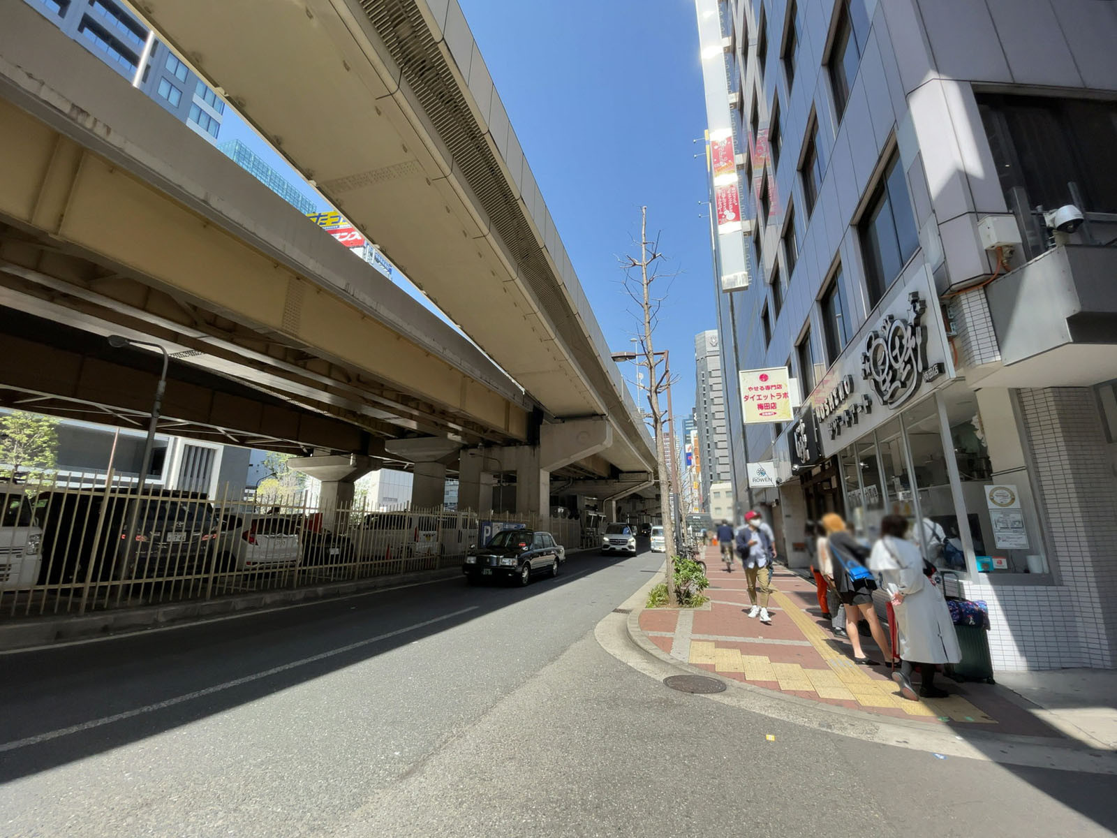 日進ビル前面の通り