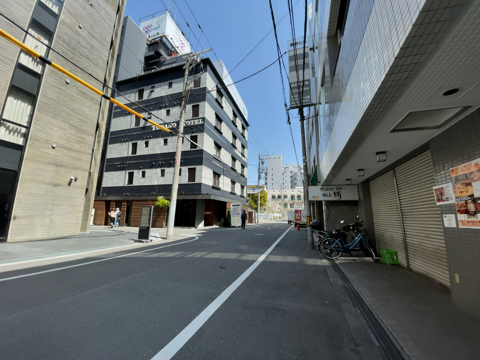 商都ビル前面の通り