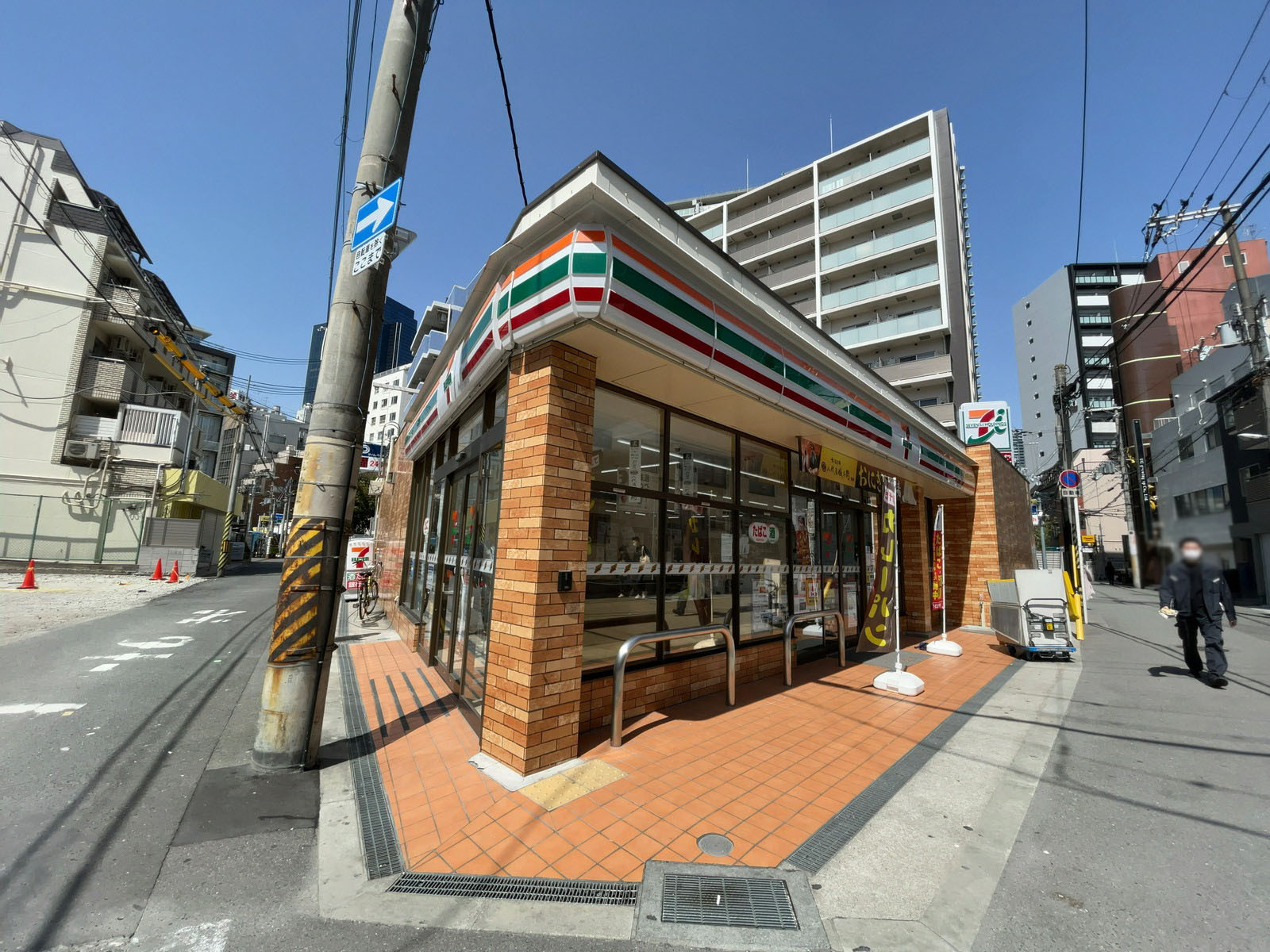 徒歩1分のセブンイレブン 梅田万歳町店