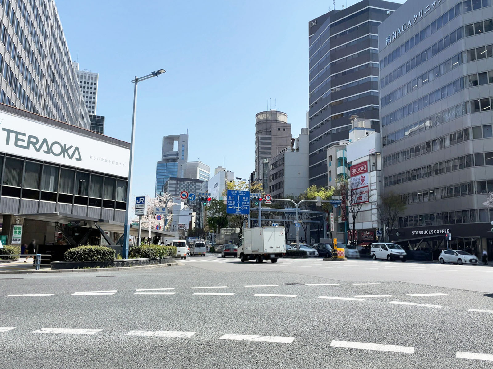 桜橋御幸ビル前面の通り