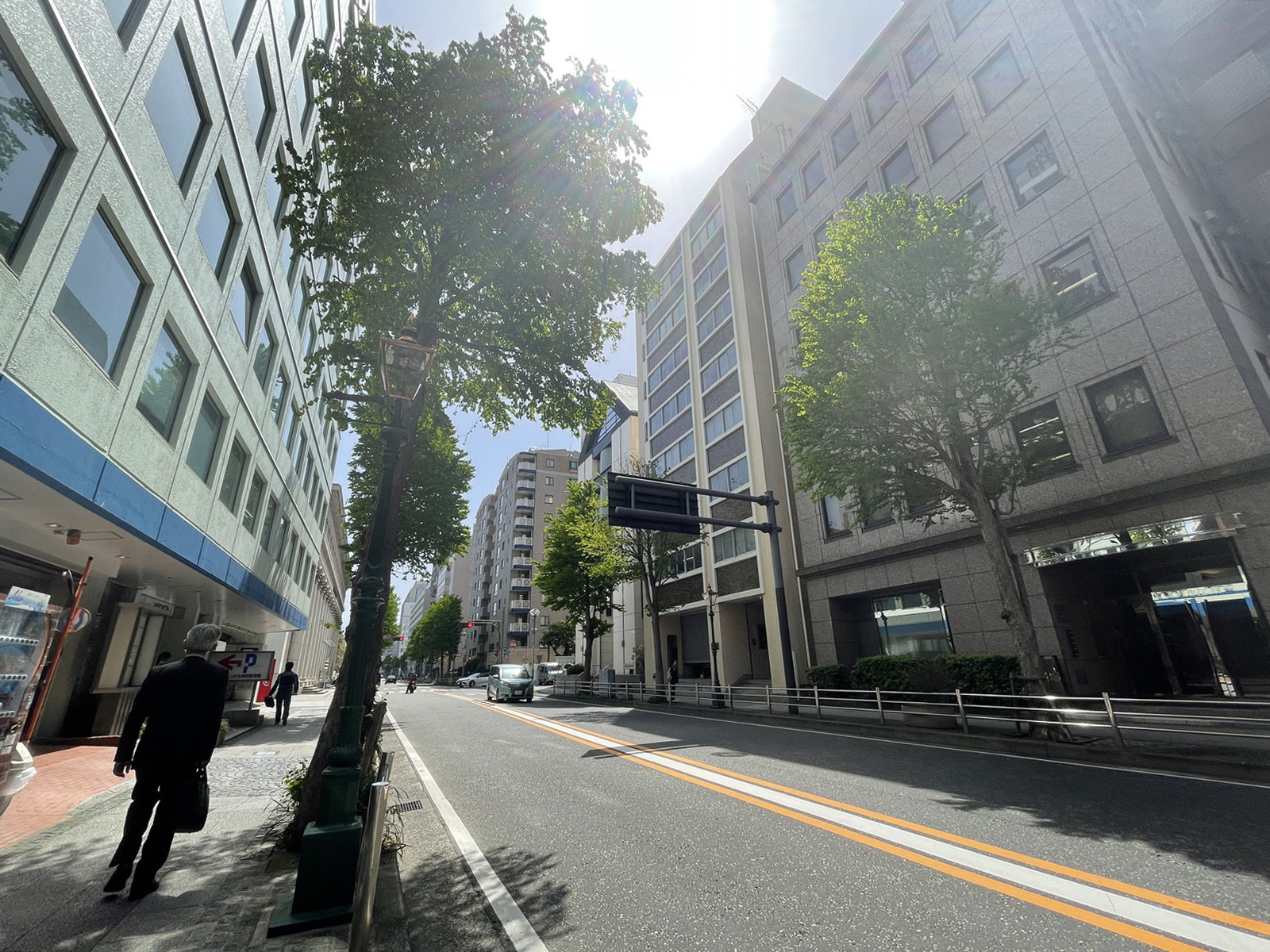 東信ビル前面の通り