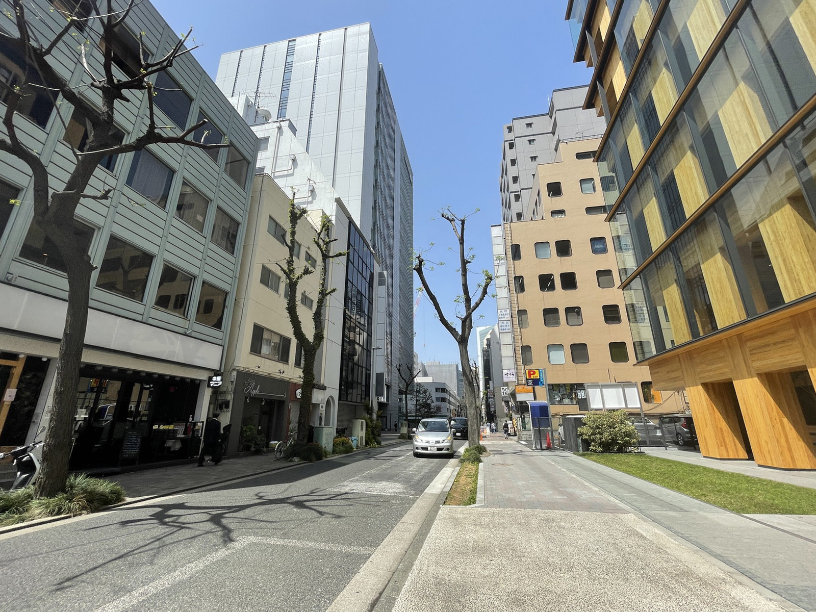 友盛貿易ビル前面の通り
