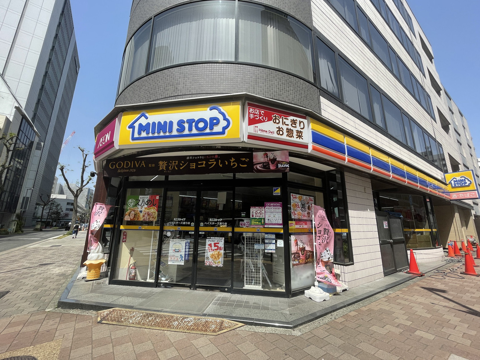 徒歩1分のミニストップ ベイスターズ通り店