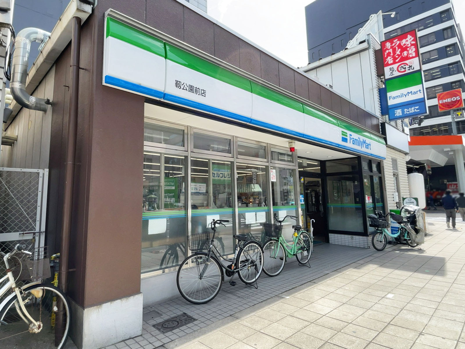 至近のファミリーマート 靱公園前店