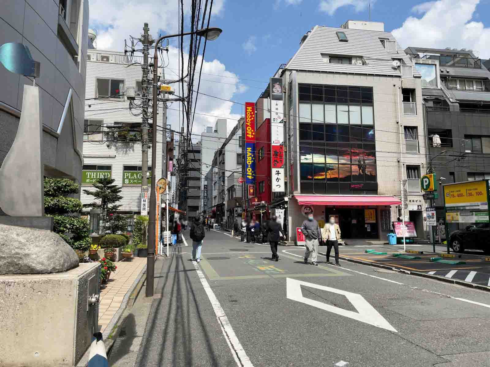 聖公会神田ビル前面の秋葉原ジャンク通り