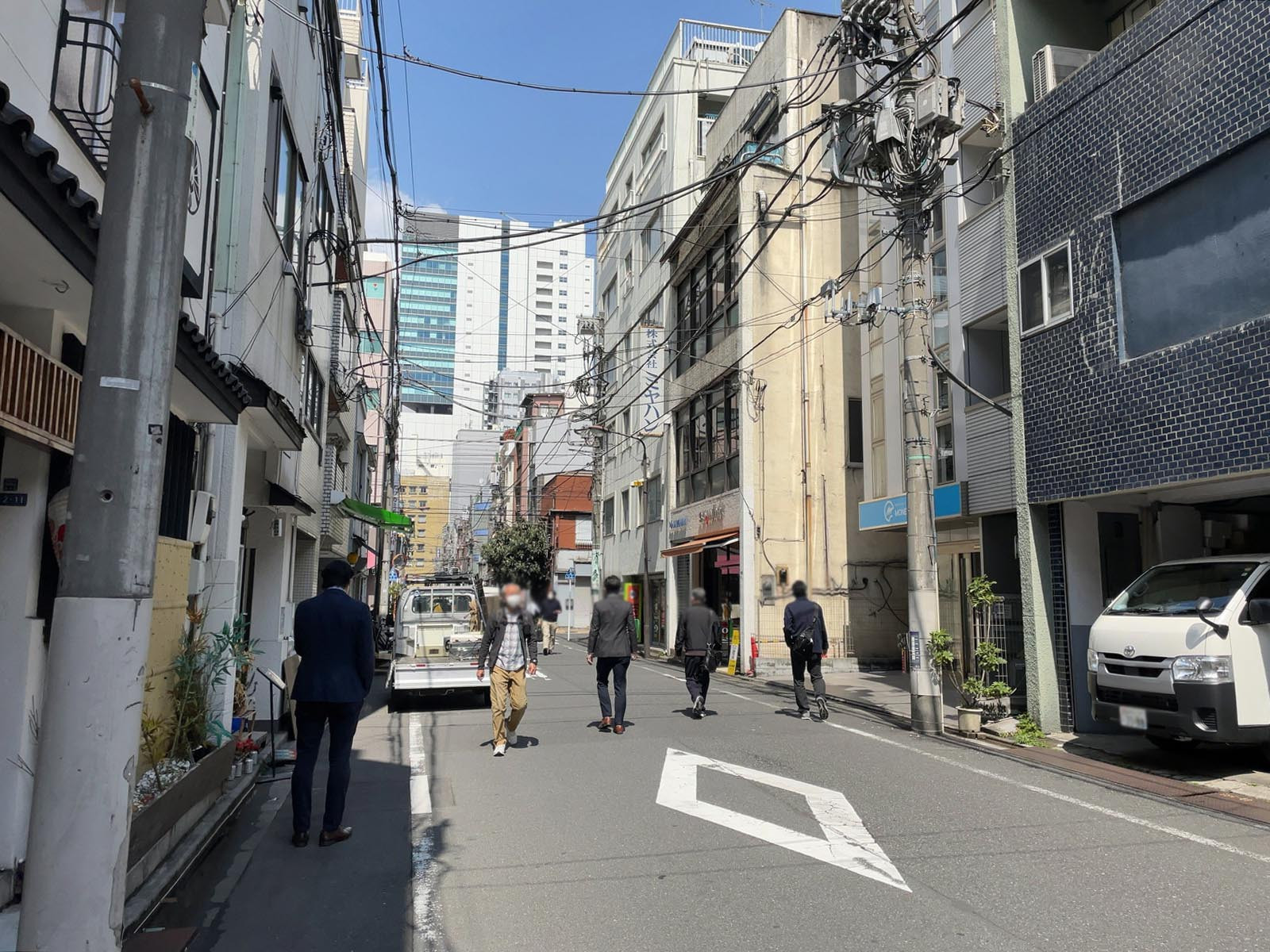 セイキ第2ビル前面の栄佐亀通り