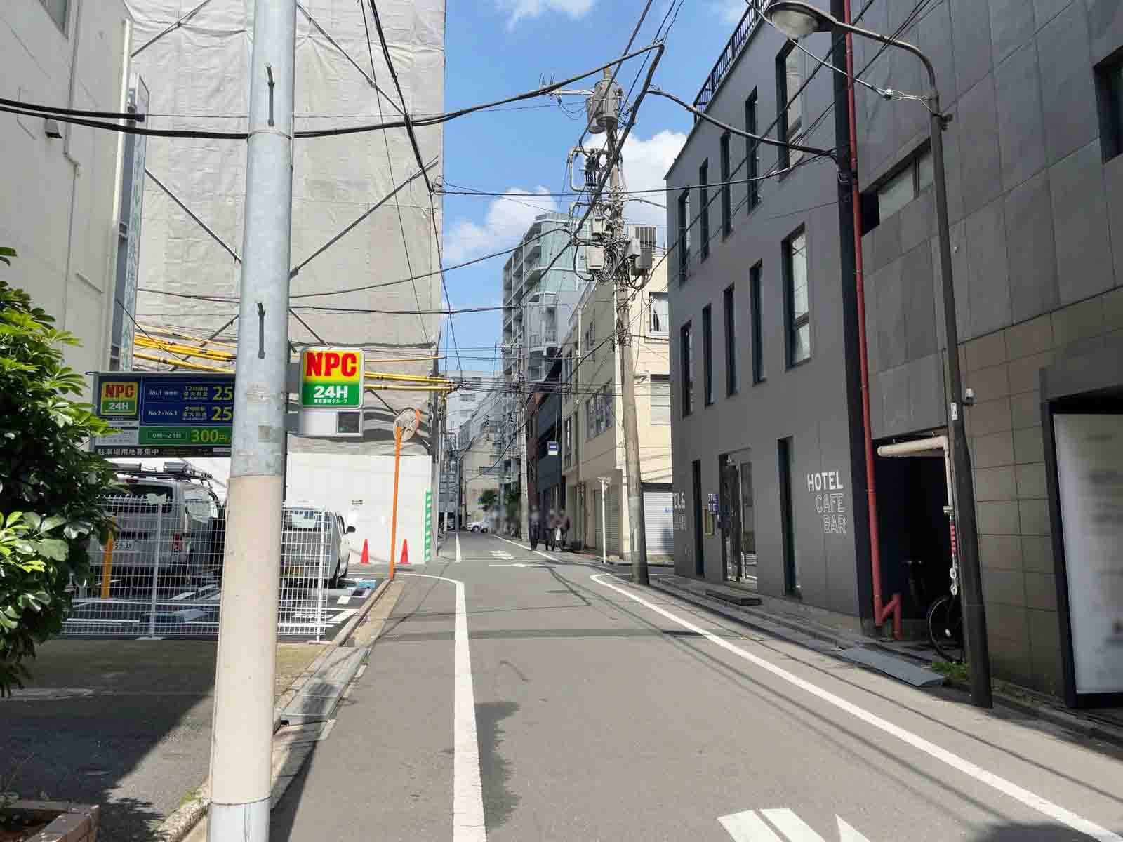 松本ビル前面の通り
