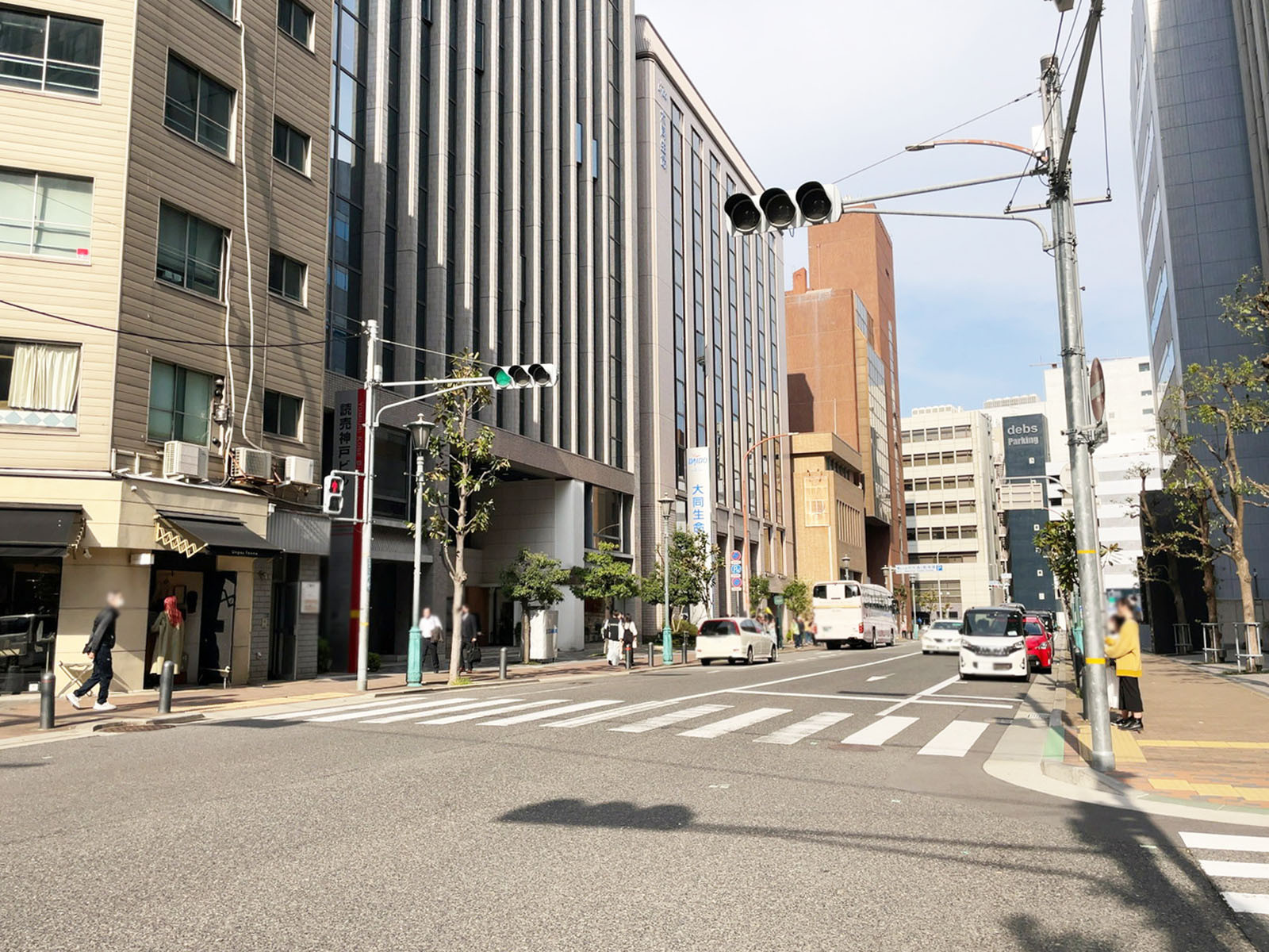 ライオンズマンション神戸栄町通前面の通り