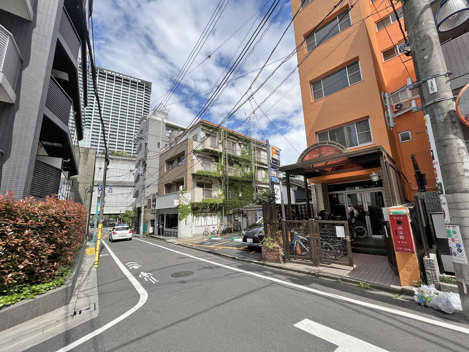 第一東山マンション前面通り
