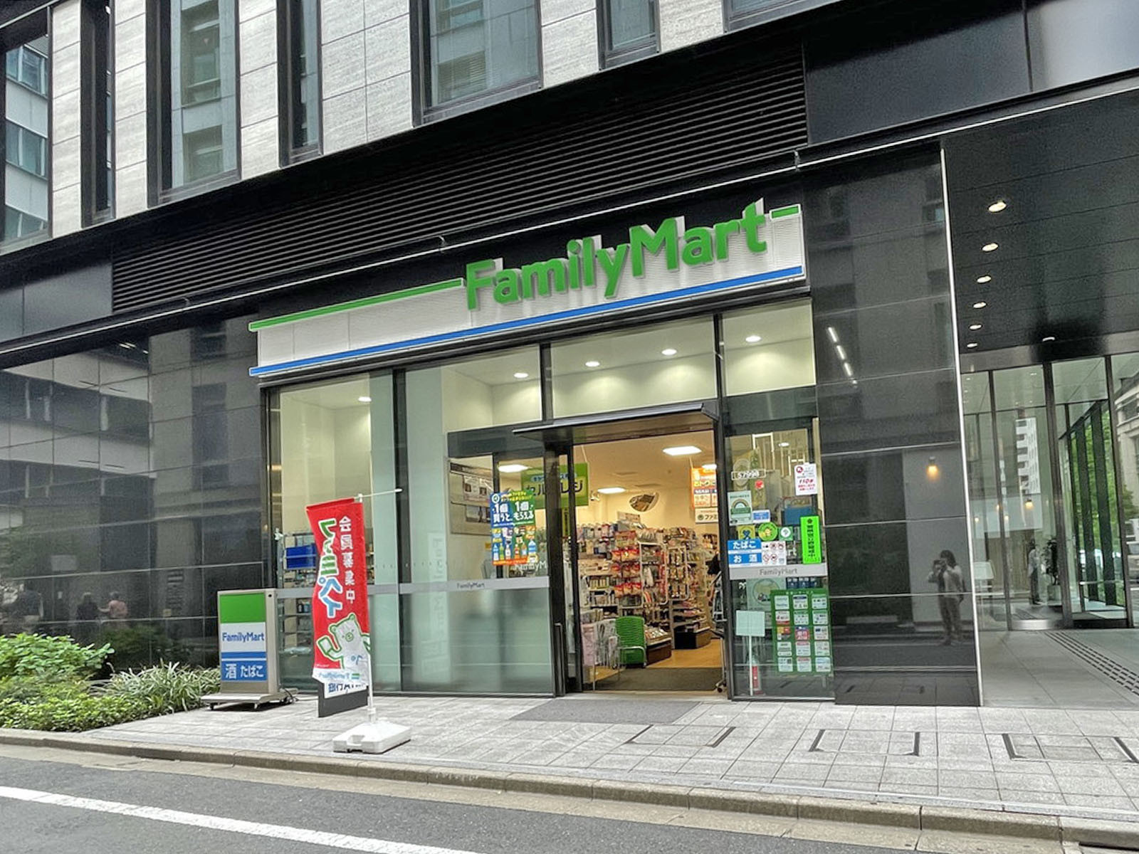 徒歩1分のファミリーマート日本橋本町店