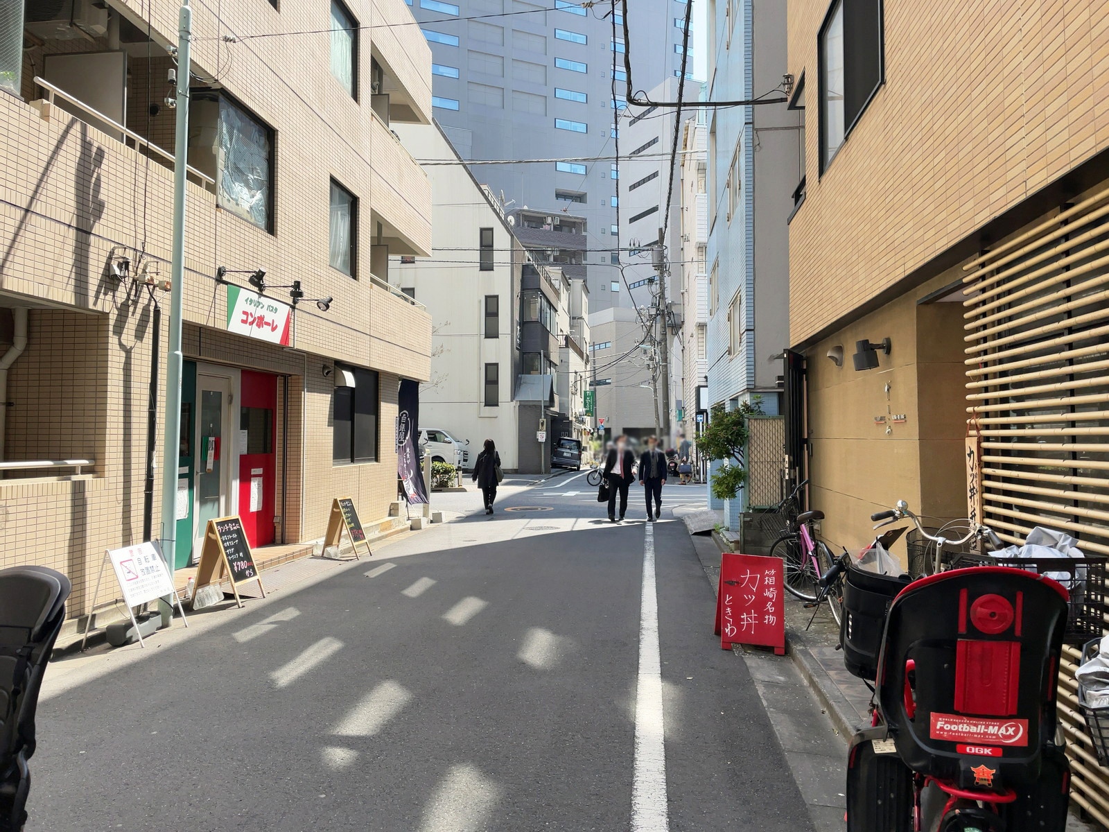 DHビル前面の通り